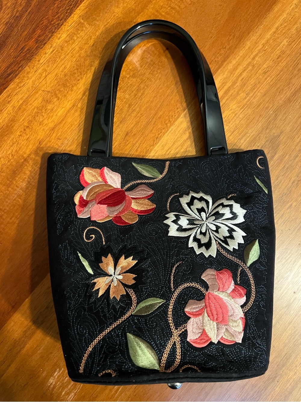 Vintage Talbots embroidered bucket purse